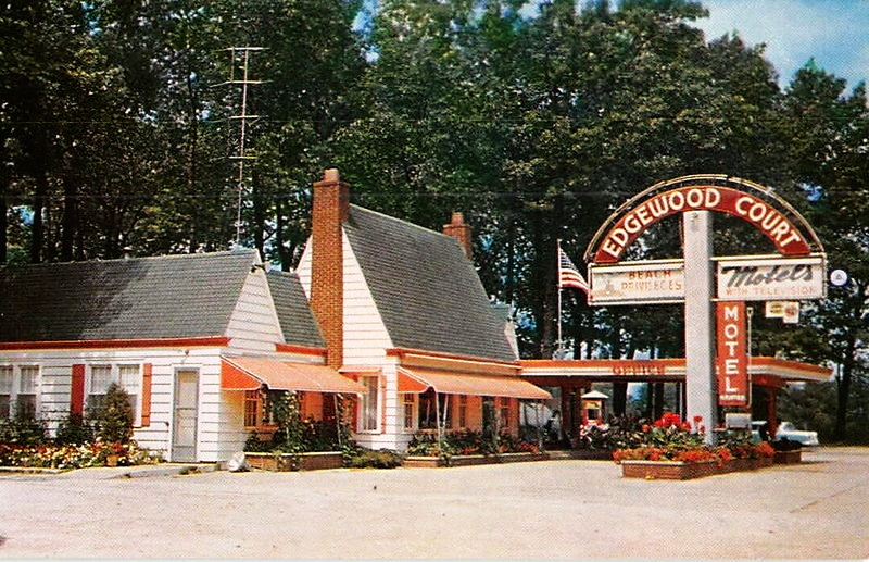 Edgewood Court Motel - Vintage Postcard